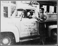 Elvis' Lastwagen bei der Crown Electric Company